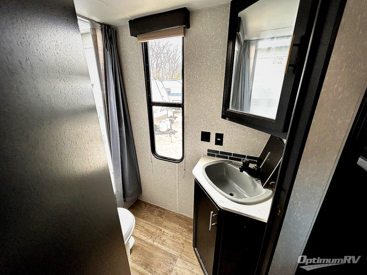 2022 Forest River Cherokee Grey Wolf 27DBH Photo 10
