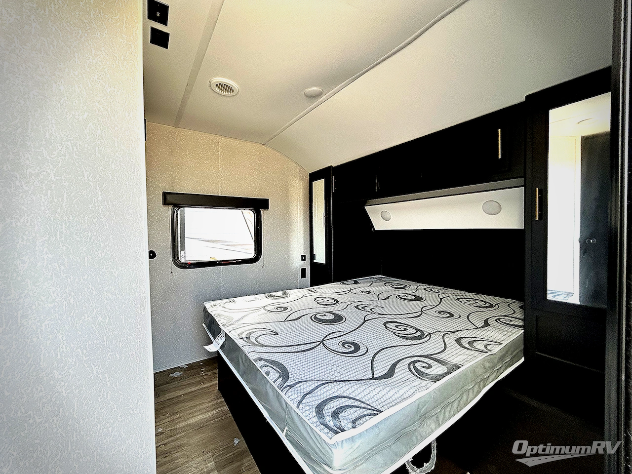 2022 Forest River Cherokee Grey Wolf 27DBH Photo 11