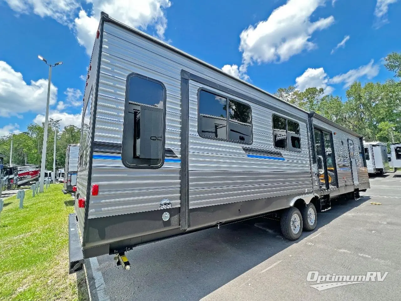 2023 Coachmen Catalina Destination Series 39RLTS Photo 2