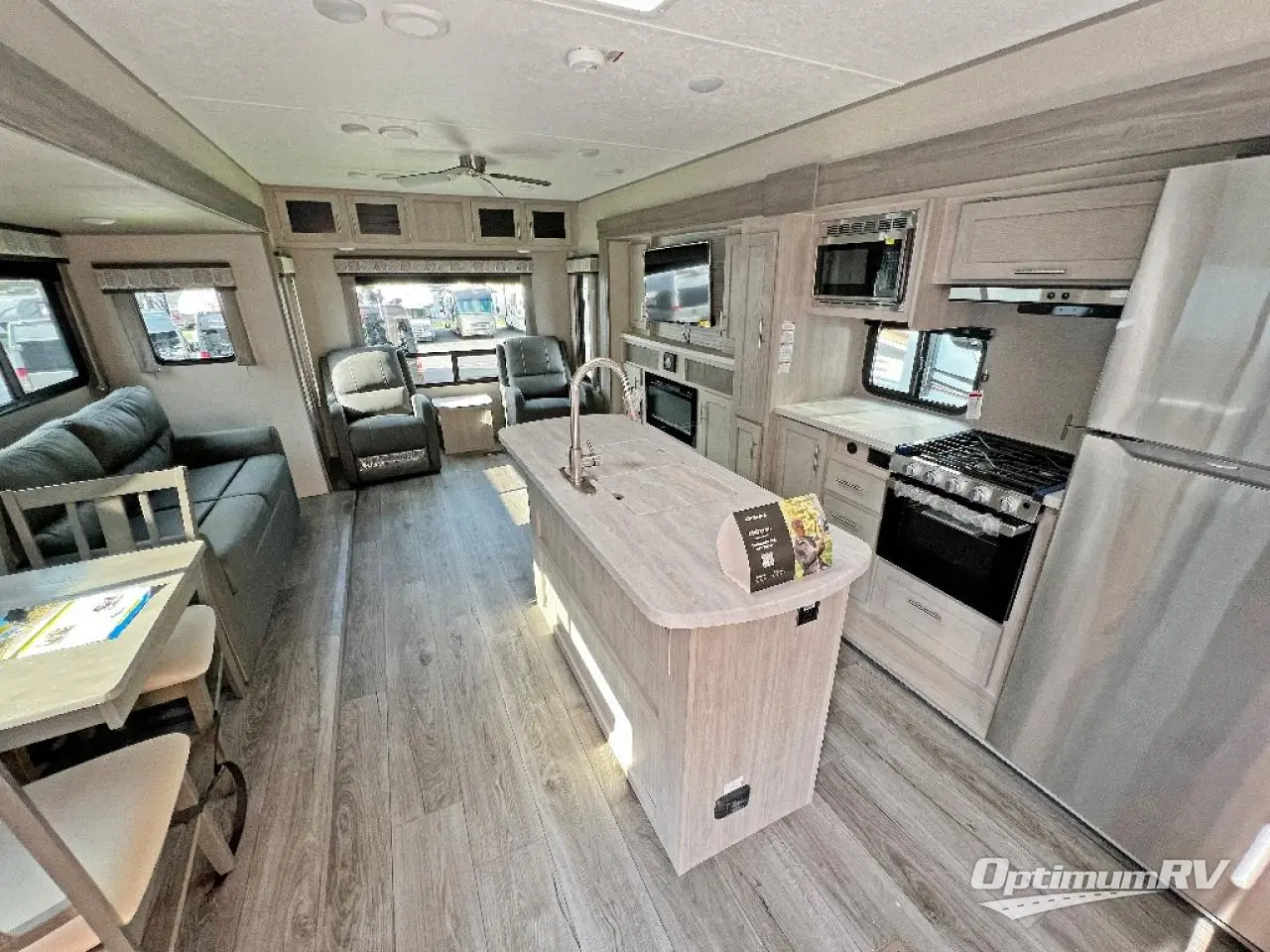 2023 Coachmen Catalina Destination Series 39RLTS Photo 8