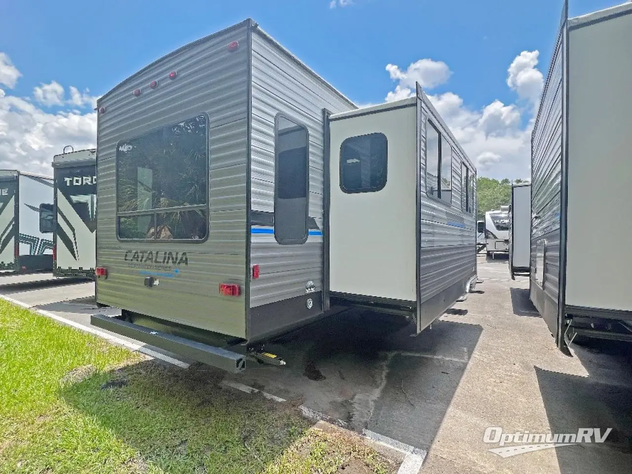 2023 Coachmen Catalina Destination Series 39RLTS Photo 2