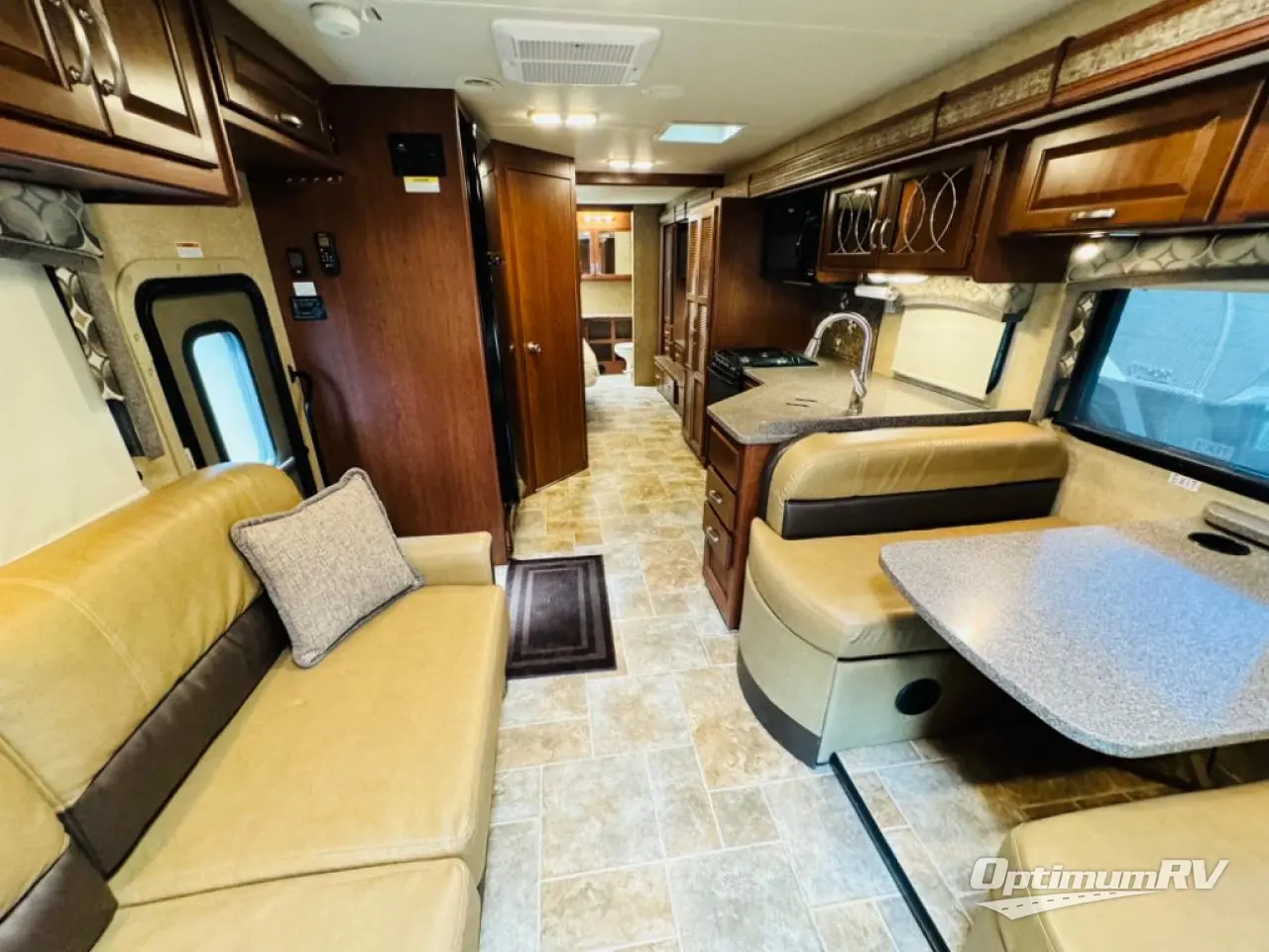 2015 Thor Chateau Super C 35SF Photo 6