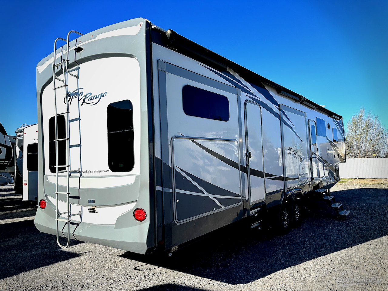 2019 Highland Ridge Open Range 3X M-427BHS Photo 2