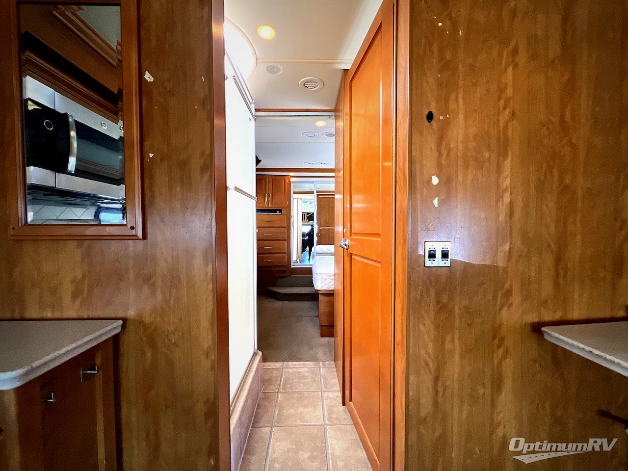 2008 Fleetwood Discovery 35H Photo 12