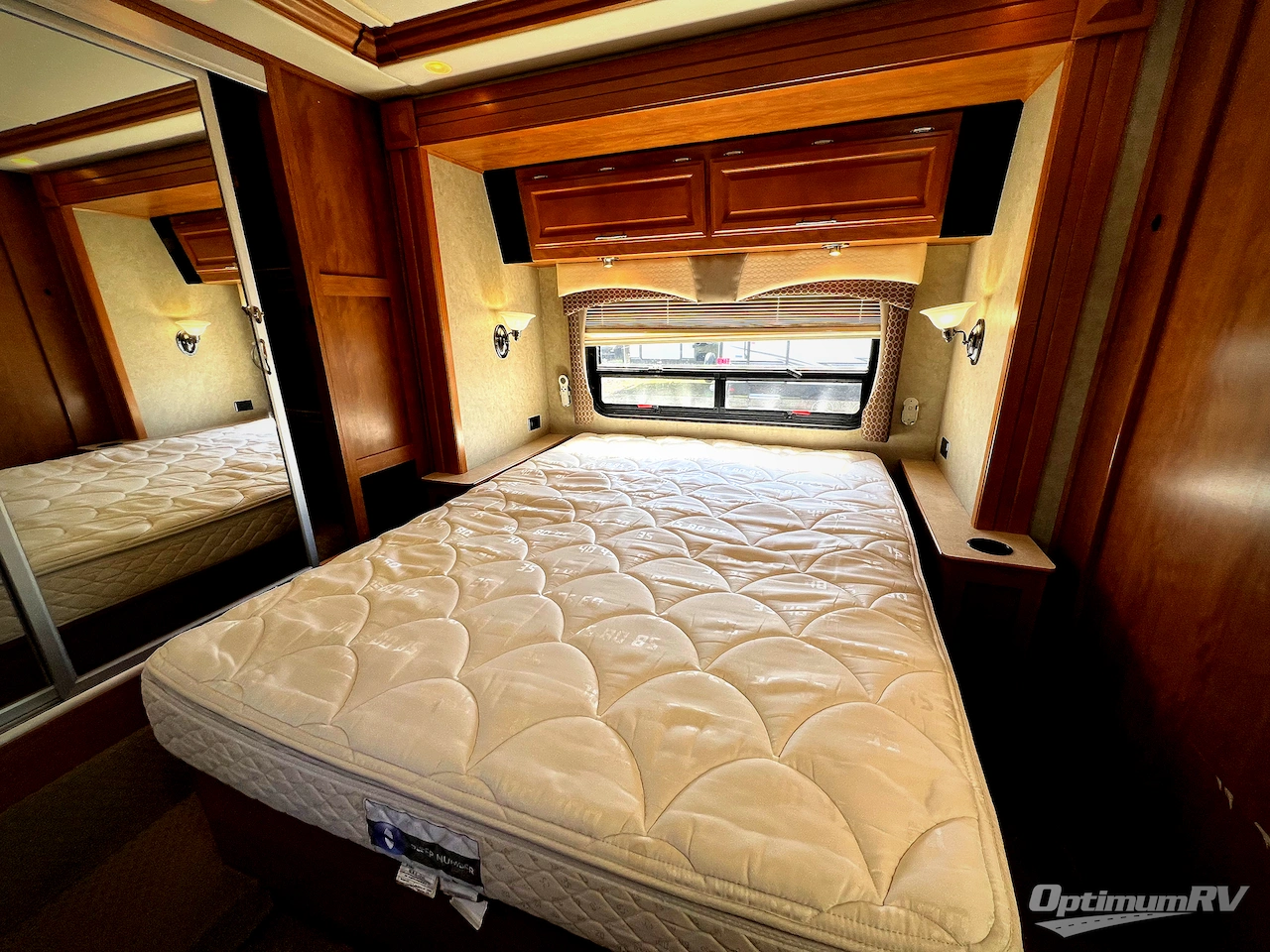2008 Fleetwood Discovery 35H Photo 14