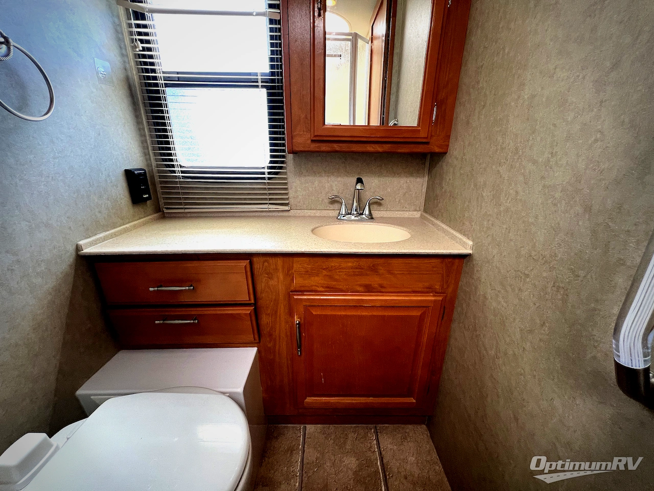 2008 Fleetwood Discovery 35H Photo 19