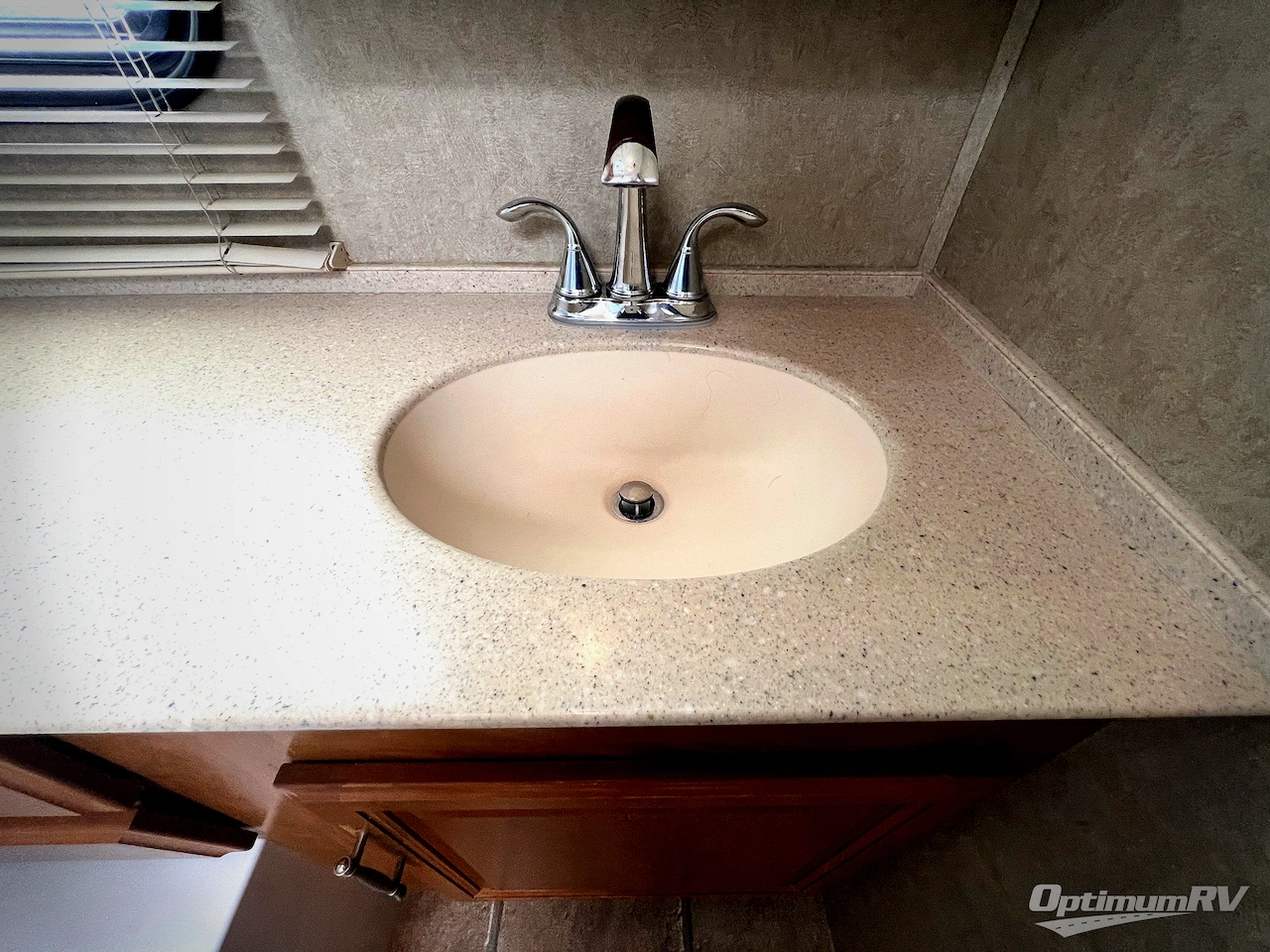 2008 Fleetwood Discovery 35H Photo 20