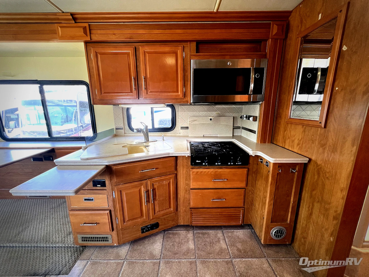 2008 Fleetwood Discovery 35H Photo 7