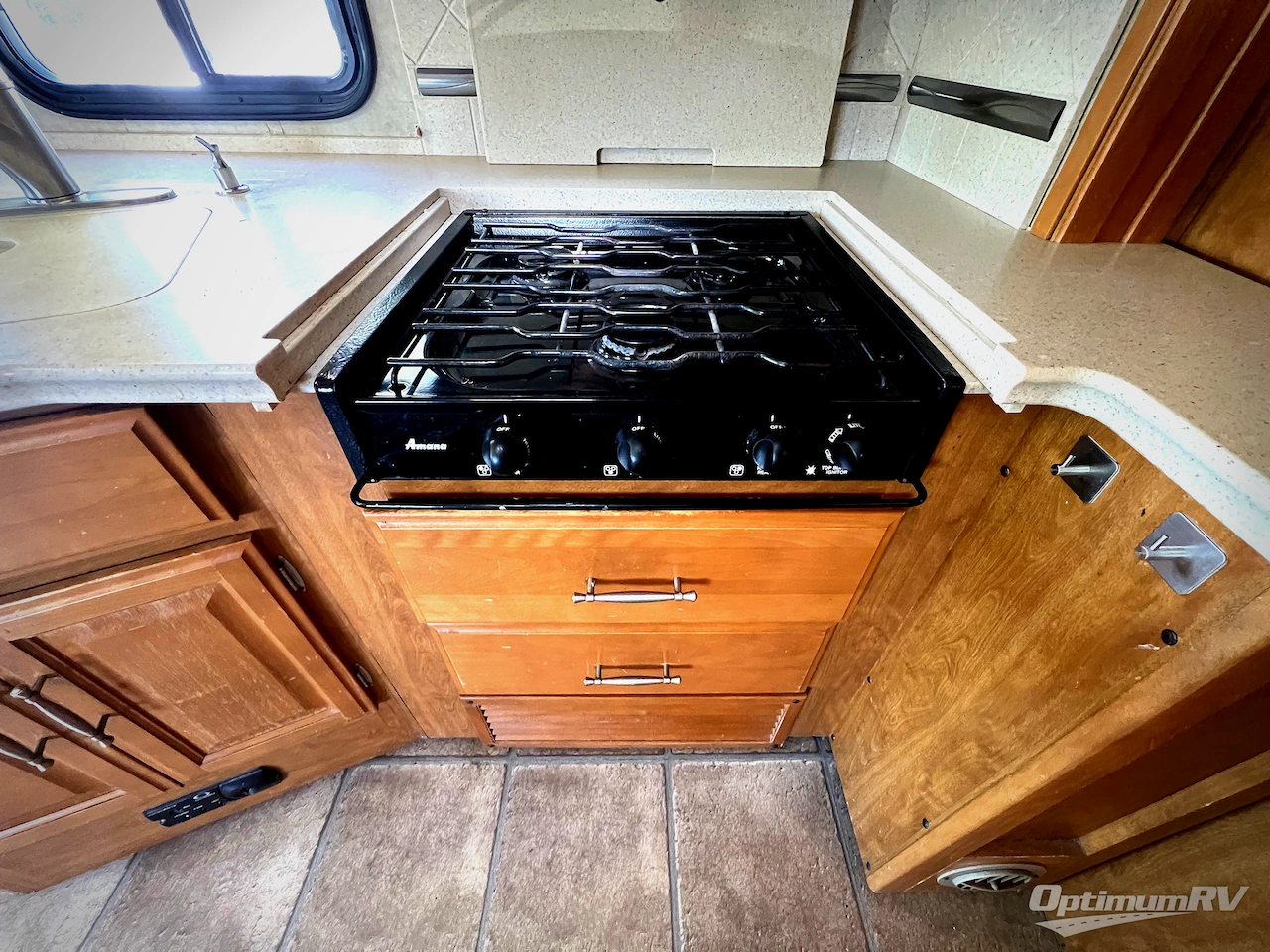 2008 Fleetwood Discovery 35H Photo 9