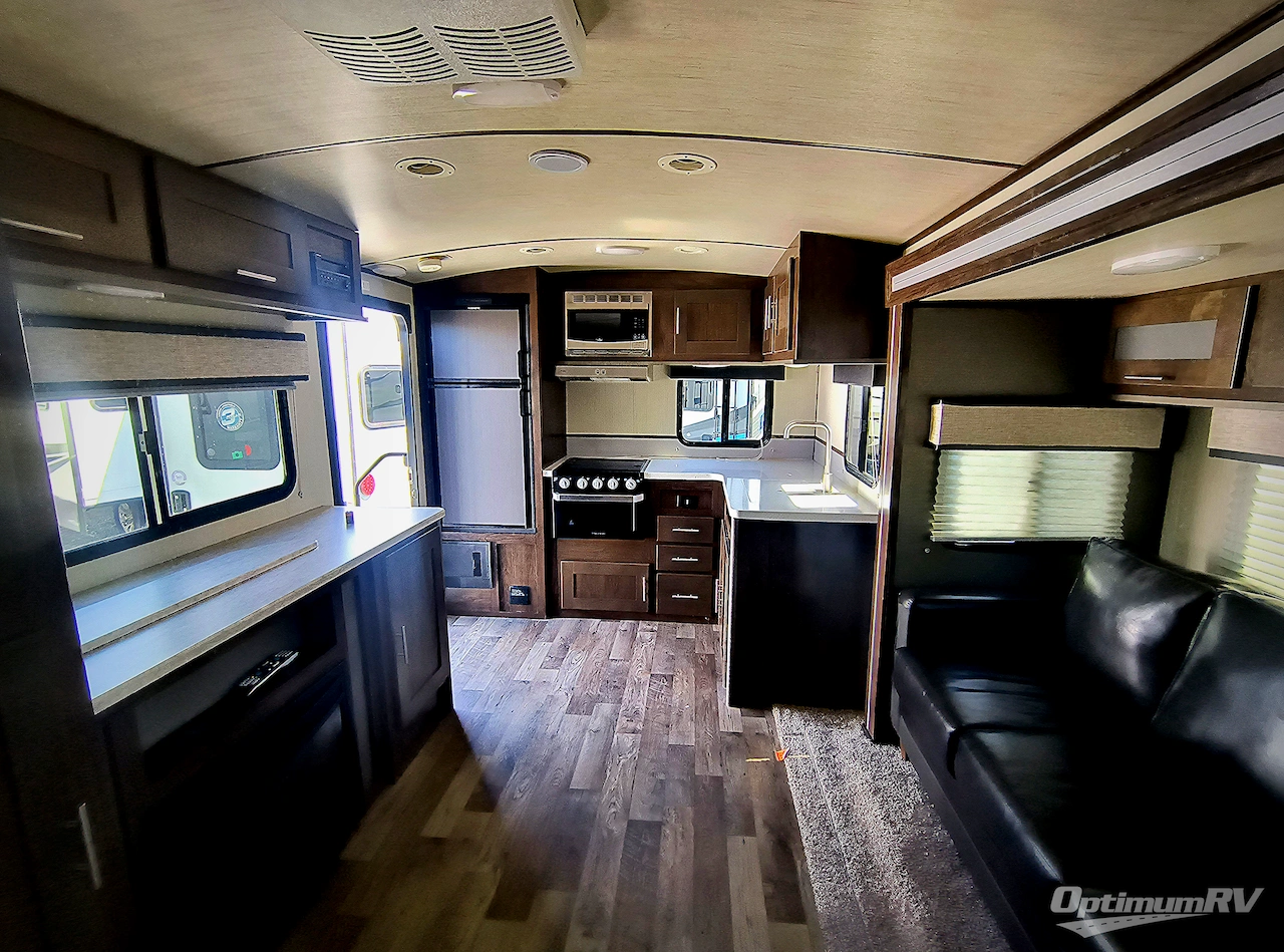2019 Cruiser Radiance Ultra Lite 25RK Photo 5
