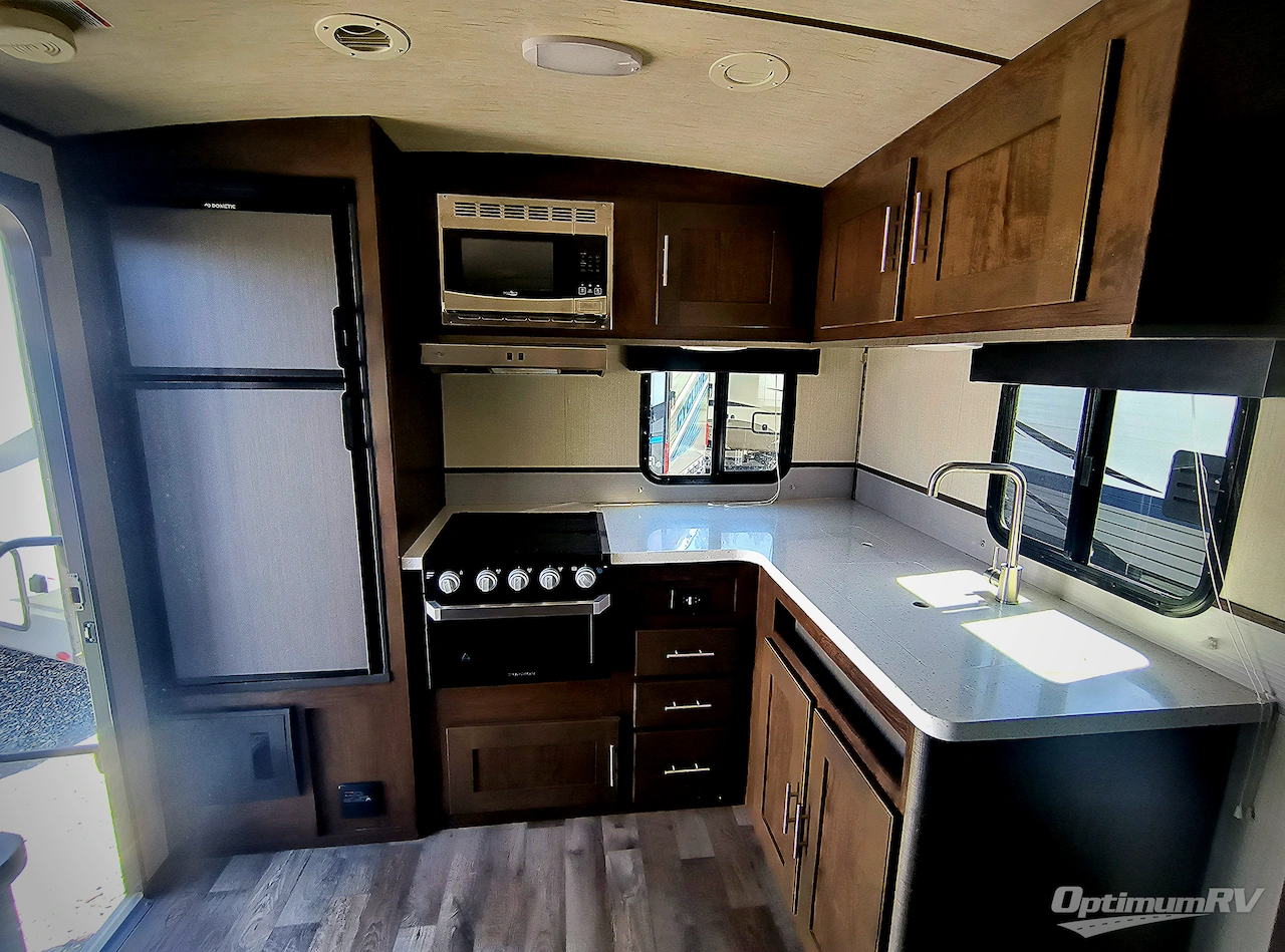 2019 Cruiser Radiance Ultra Lite 25RK Photo 6