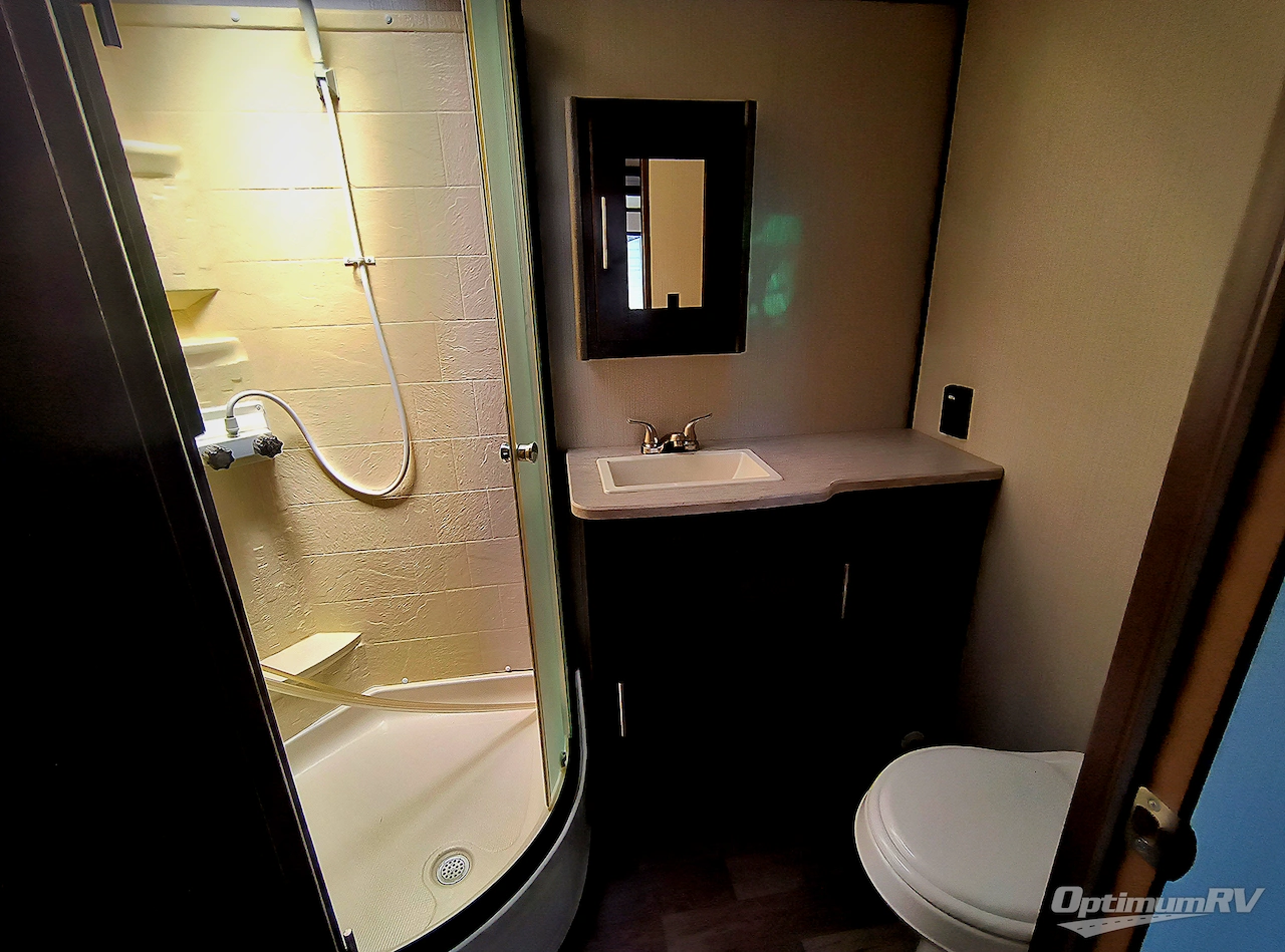 2019 Cruiser Radiance Ultra Lite 25RK Photo 8