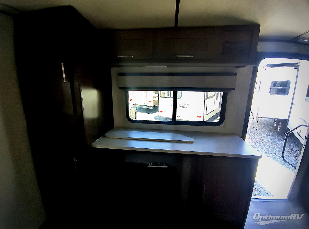 2019 Cruiser Radiance Ultra Lite 25RK Photo 11