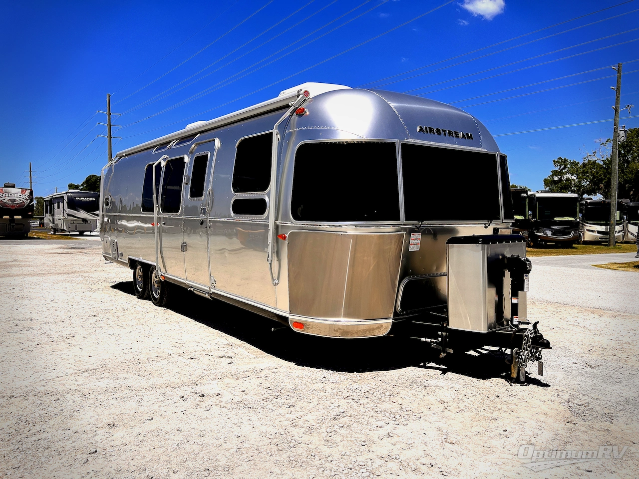2024 Airstream Flying Cloud 30FB Bunk Photo 1