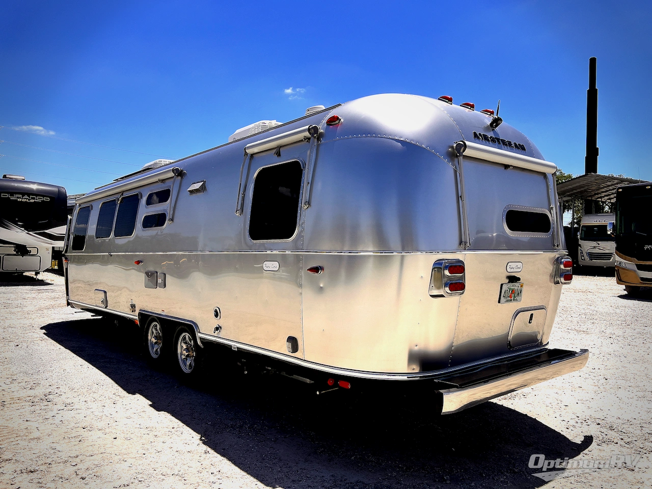 2024 Airstream Flying Cloud 30FB Bunk Photo 2