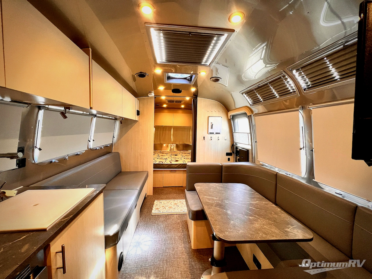 2024 Airstream Flying Cloud 30FB Bunk Photo 5