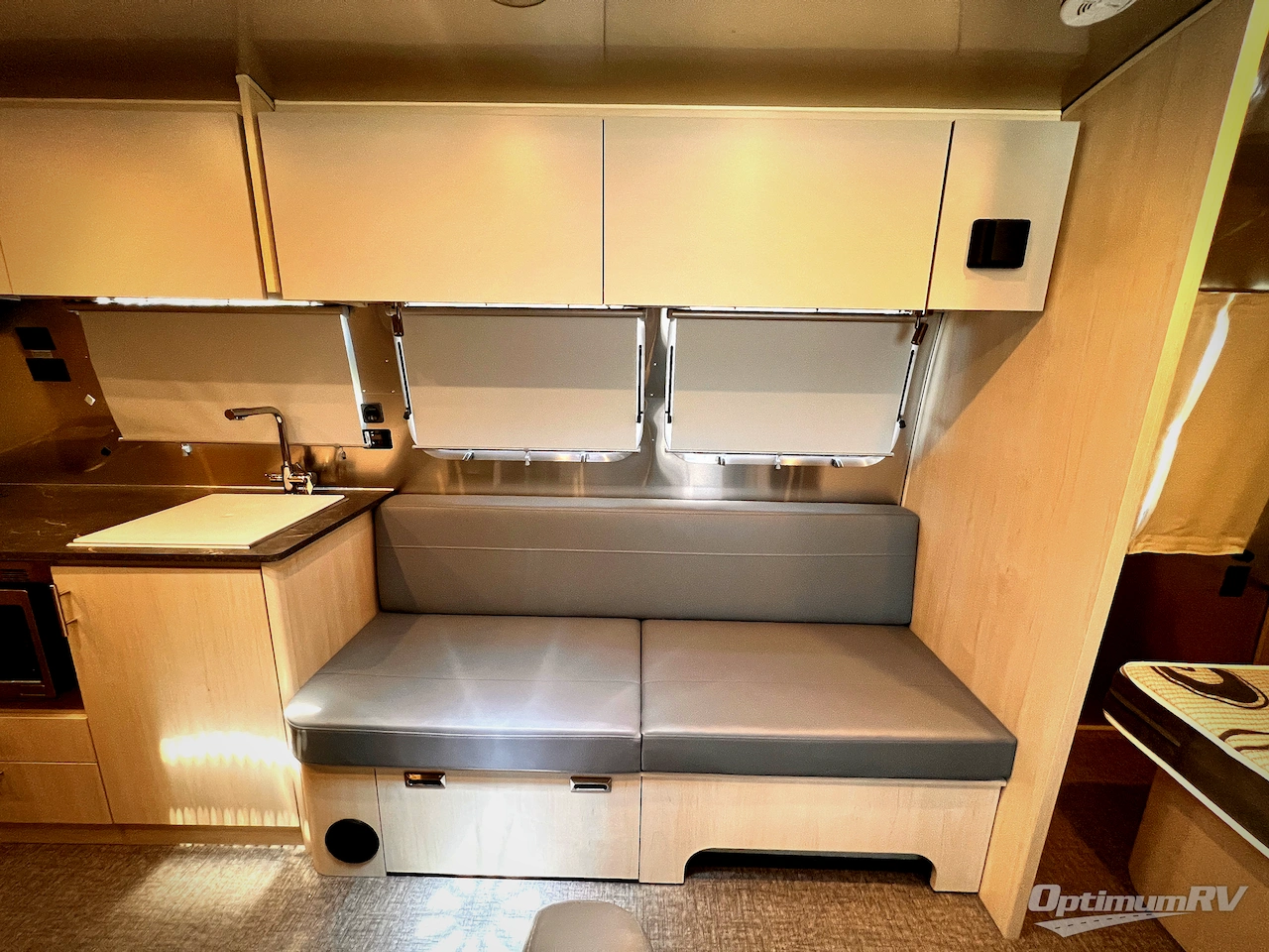 2024 Airstream Flying Cloud 30FB Bunk Photo 6