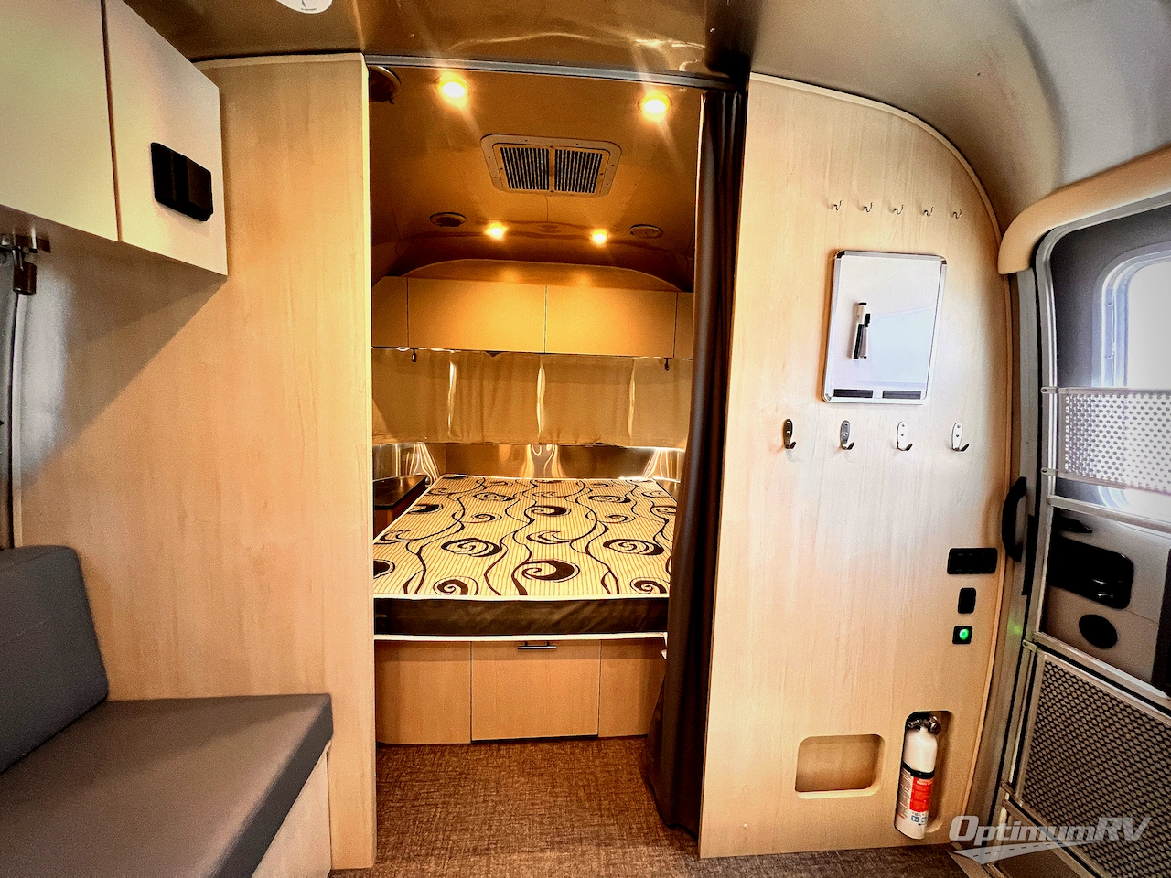 2024 Airstream Flying Cloud 30FB Bunk Photo 13