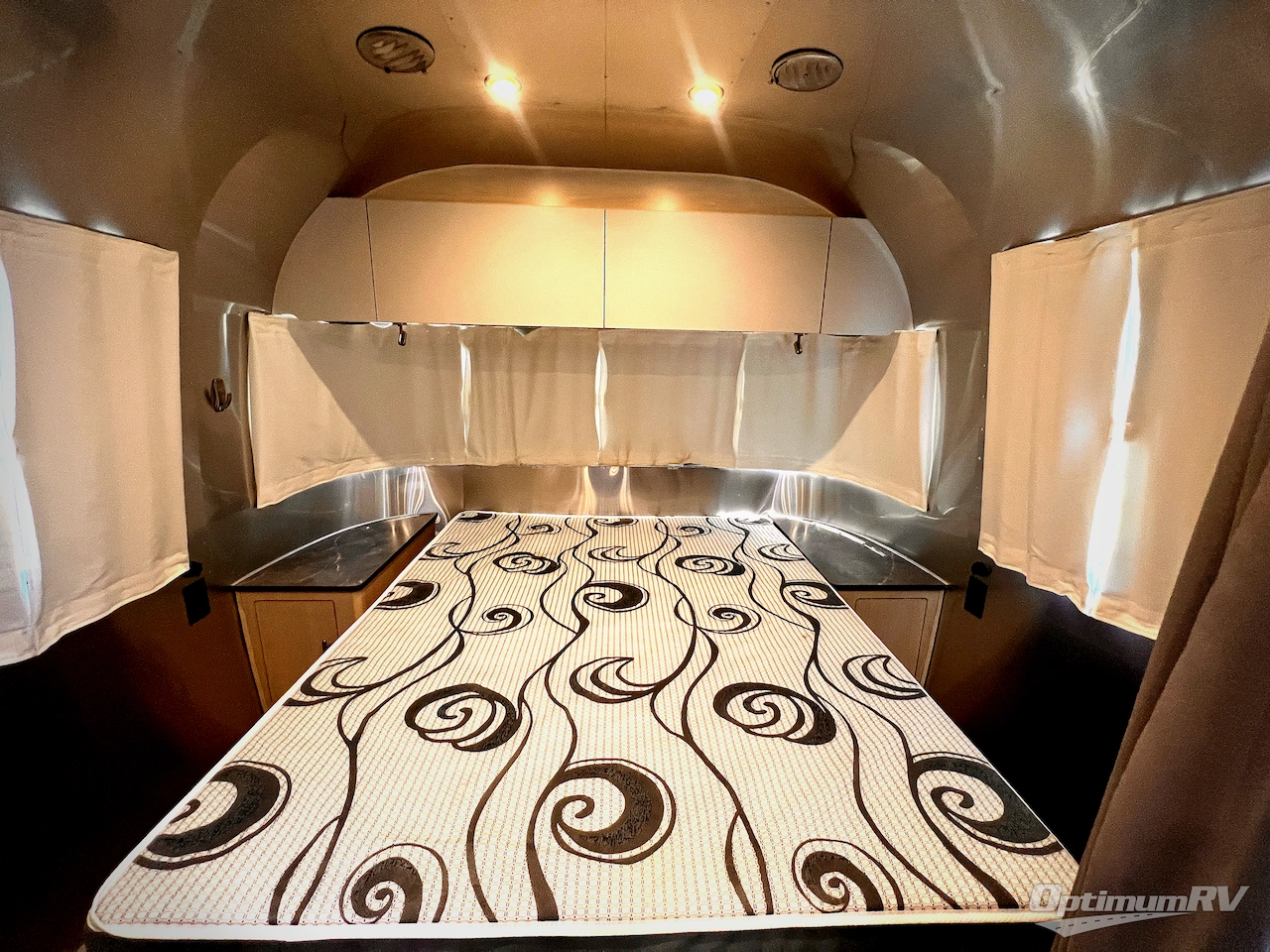 2024 Airstream Flying Cloud 30FB Bunk Photo 14