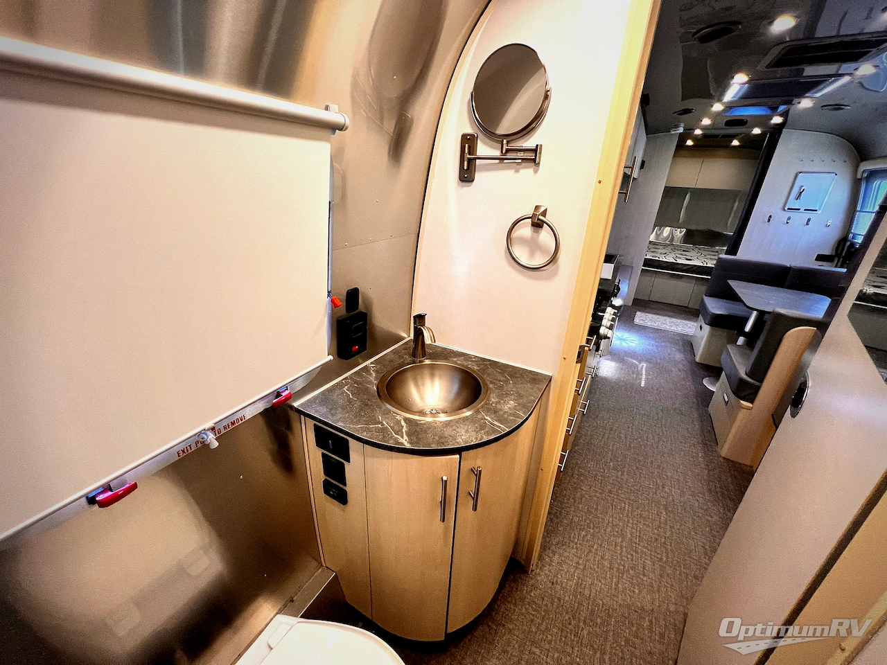 2024 Airstream Flying Cloud 30FB Bunk Photo 20