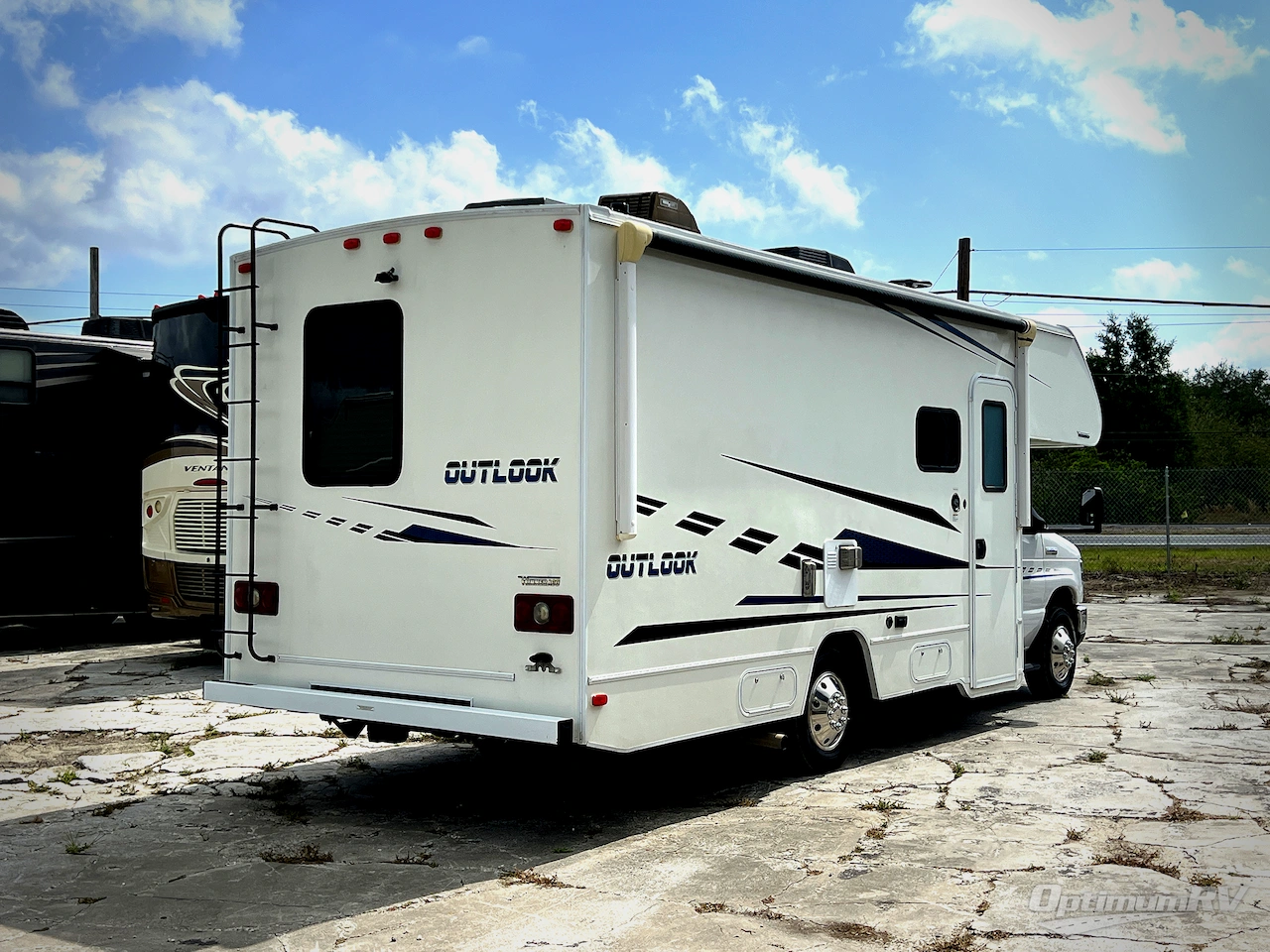 2018 Winnebago Outlook 22C Photo 2