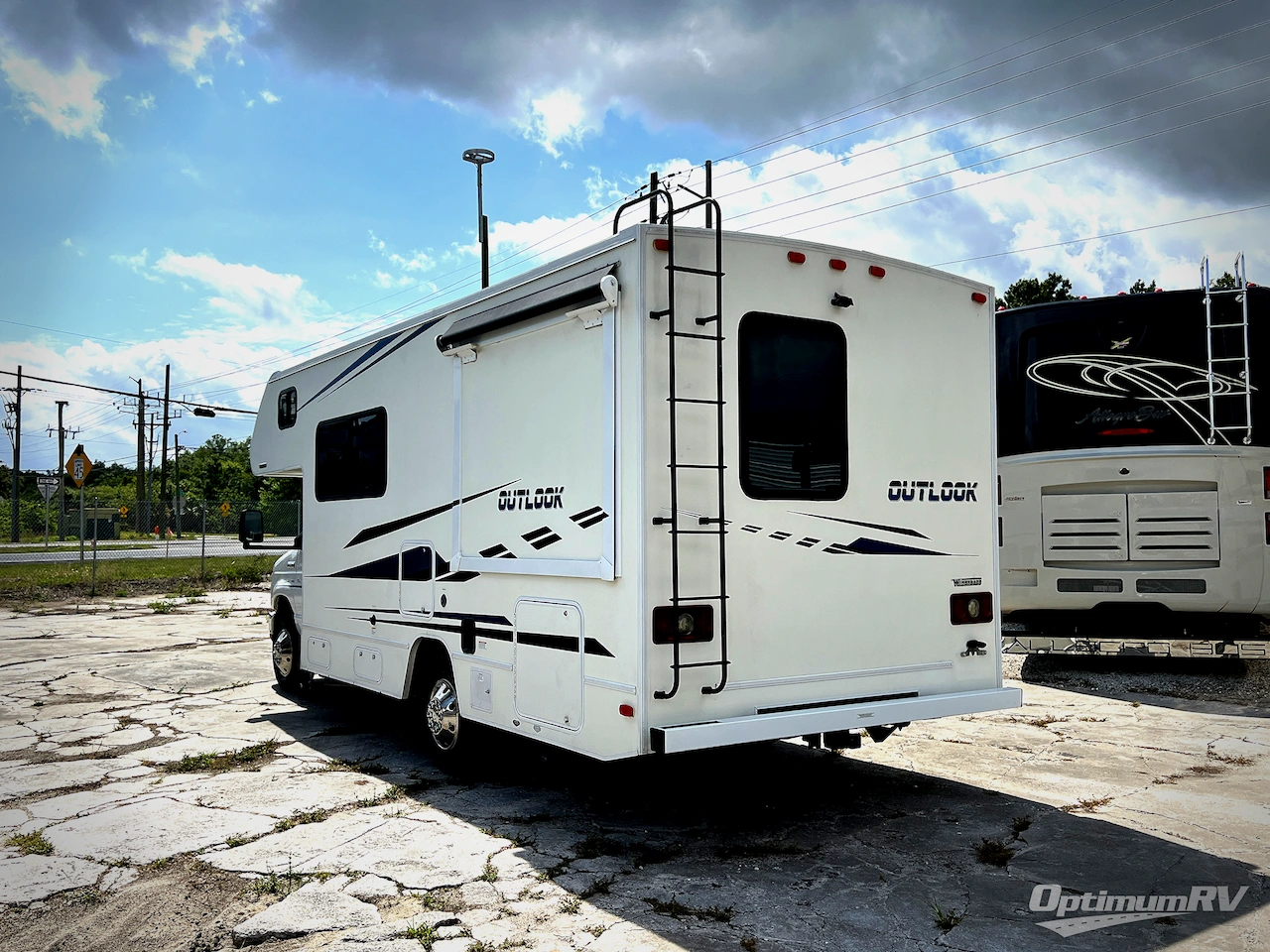 2018 Winnebago Outlook 22C Photo 3