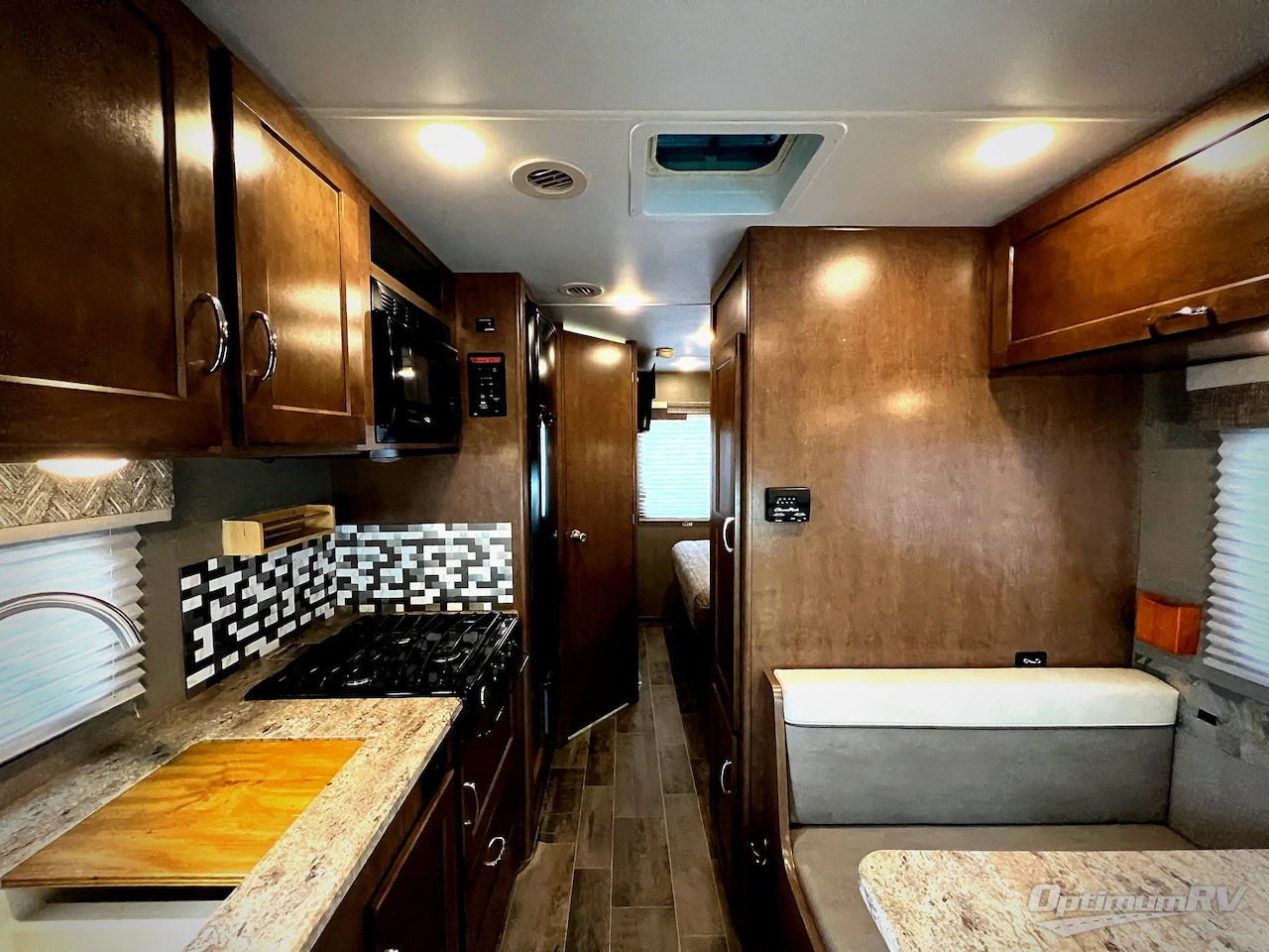 2018 Winnebago Outlook 22C Photo 8