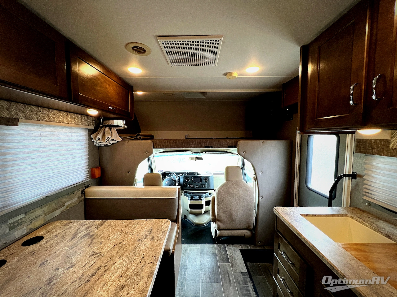 2018 Winnebago Outlook 22C Photo 9