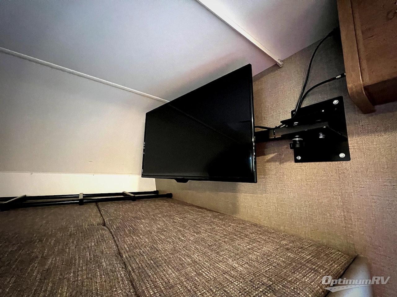 2018 Winnebago Outlook 22C Photo 10