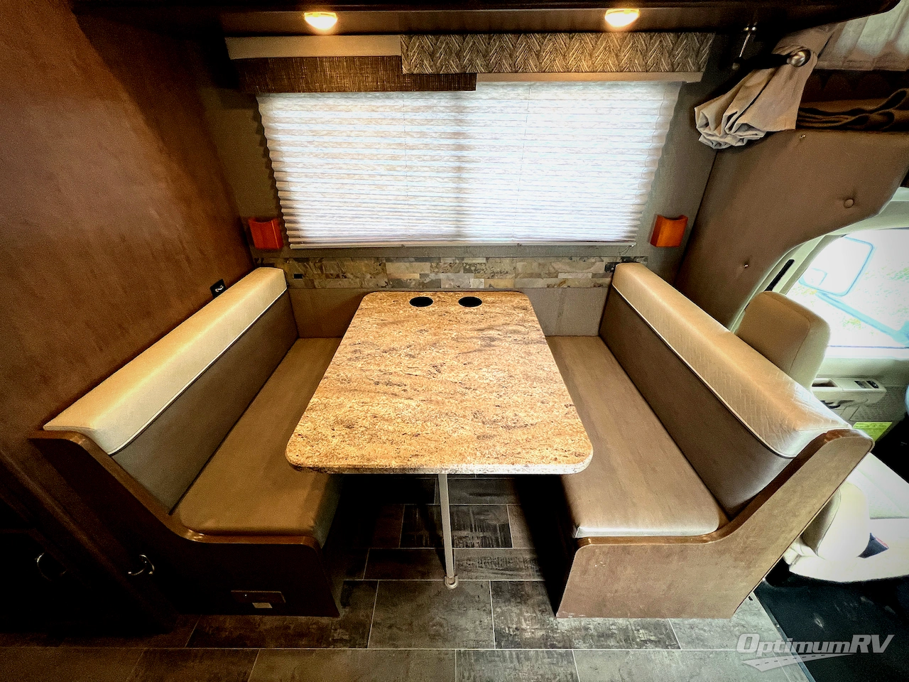 2018 Winnebago Outlook 22C Photo 11