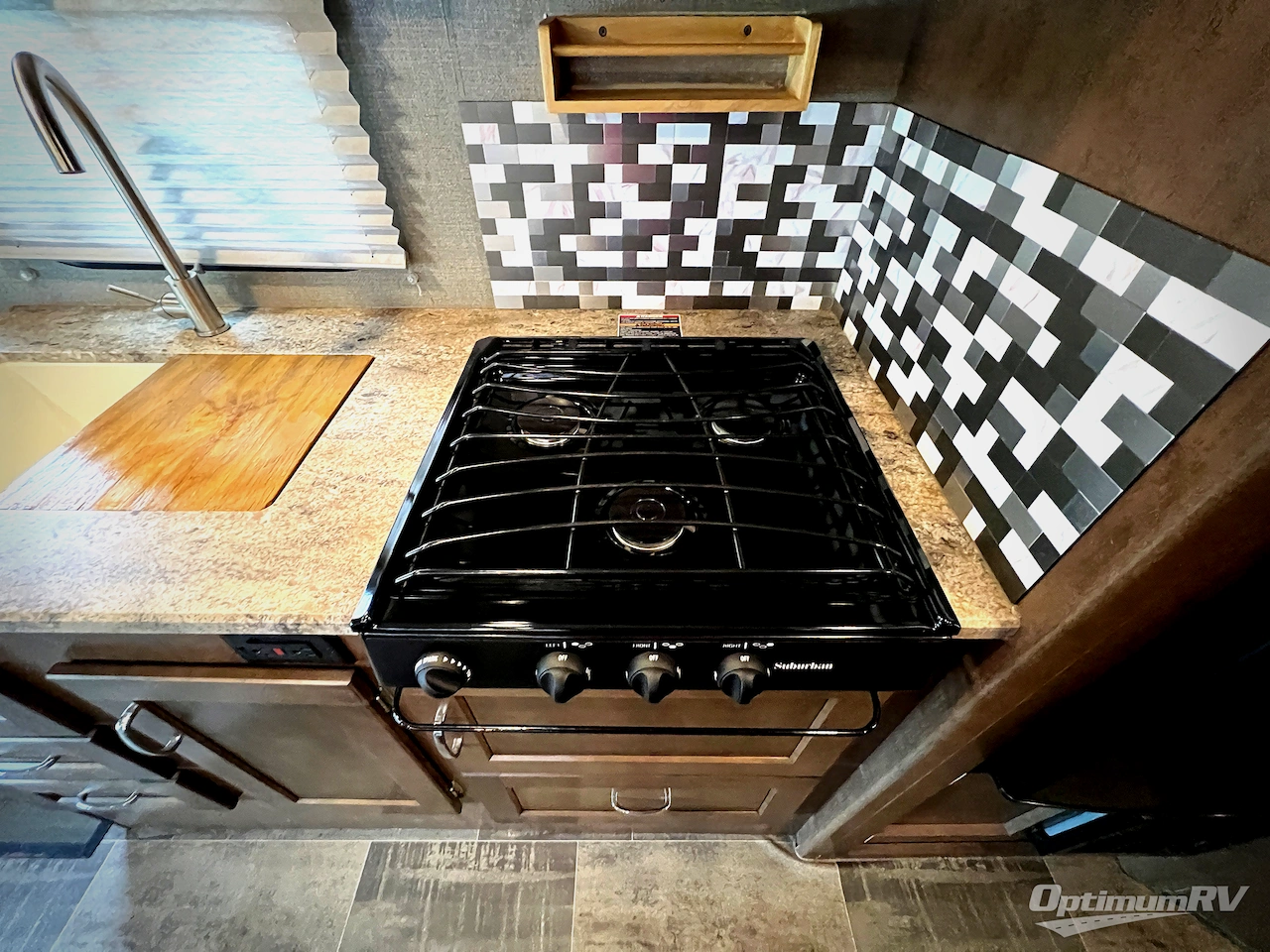 2018 Winnebago Outlook 22C Photo 14