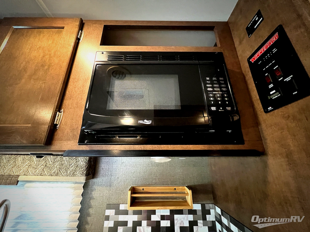 2018 Winnebago Outlook 22C Photo 15