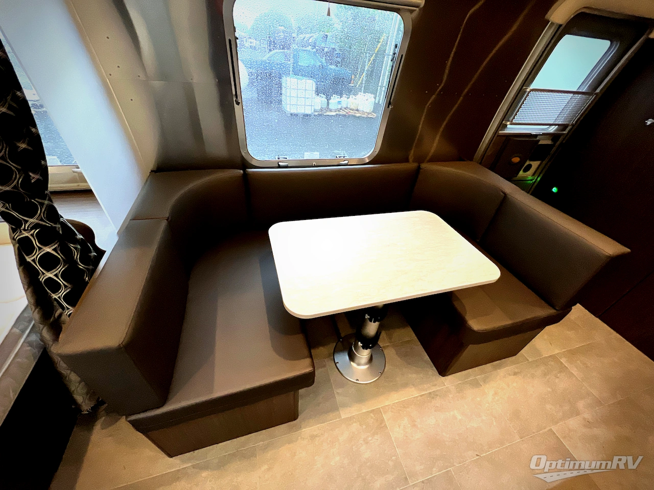 2022 Airstream Caravel 22FB Photo 5