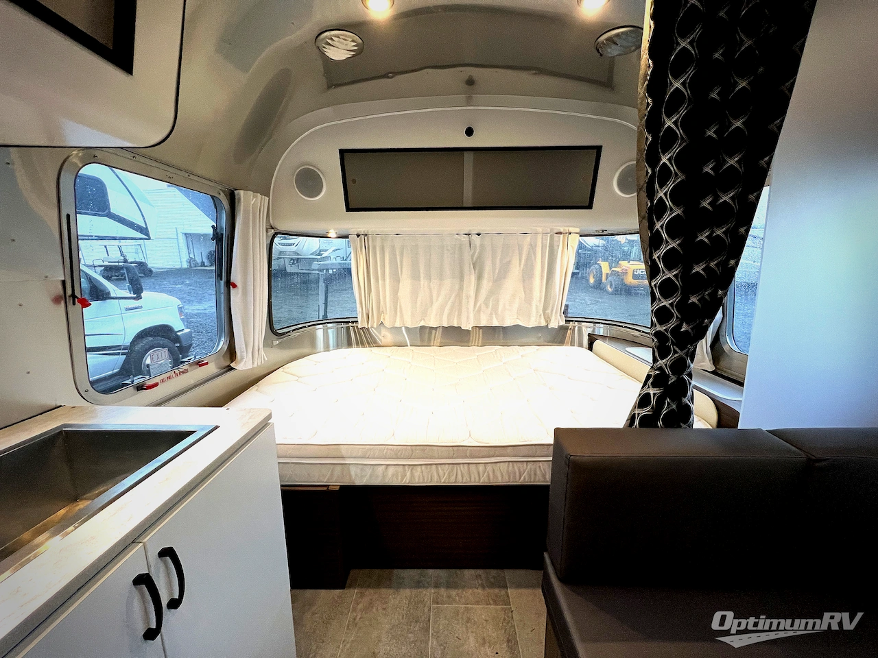 2022 Airstream Caravel 22FB Photo 6