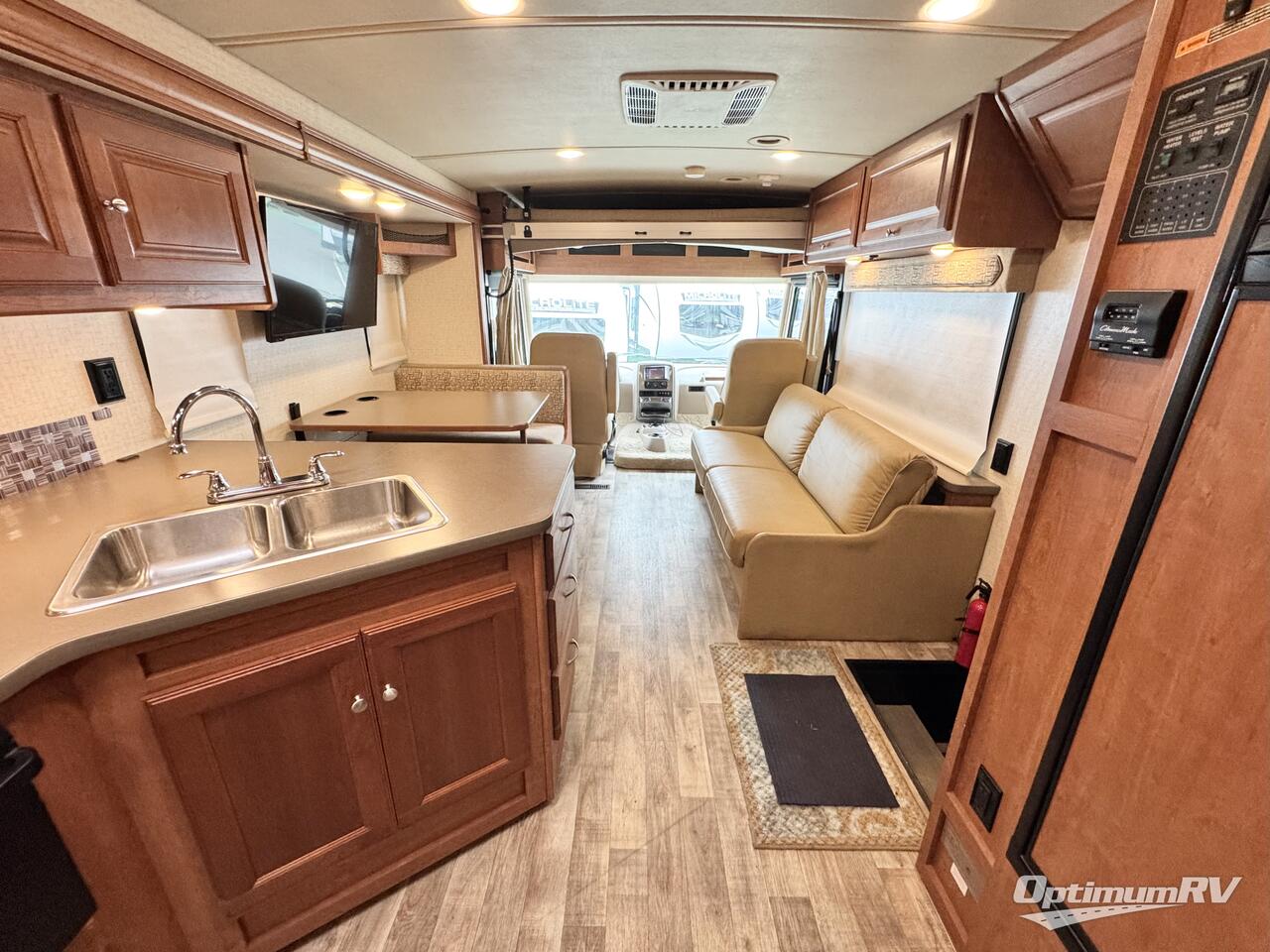 2017 Winnebago Vista 31BE Photo 5
