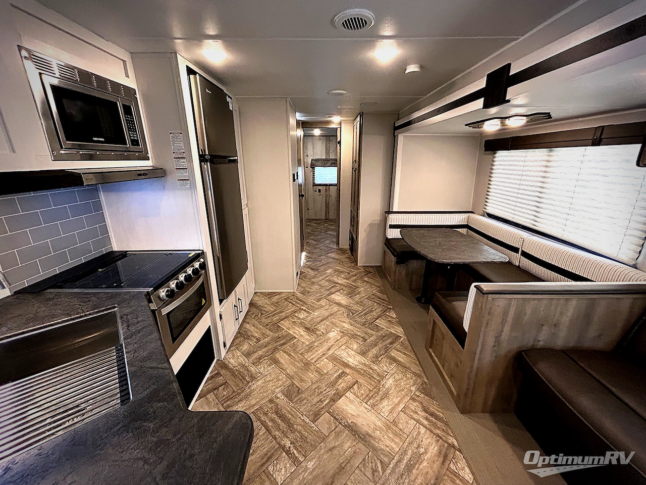 2023 Palomino Puma XLE Lite 31BHSC Photo 2
