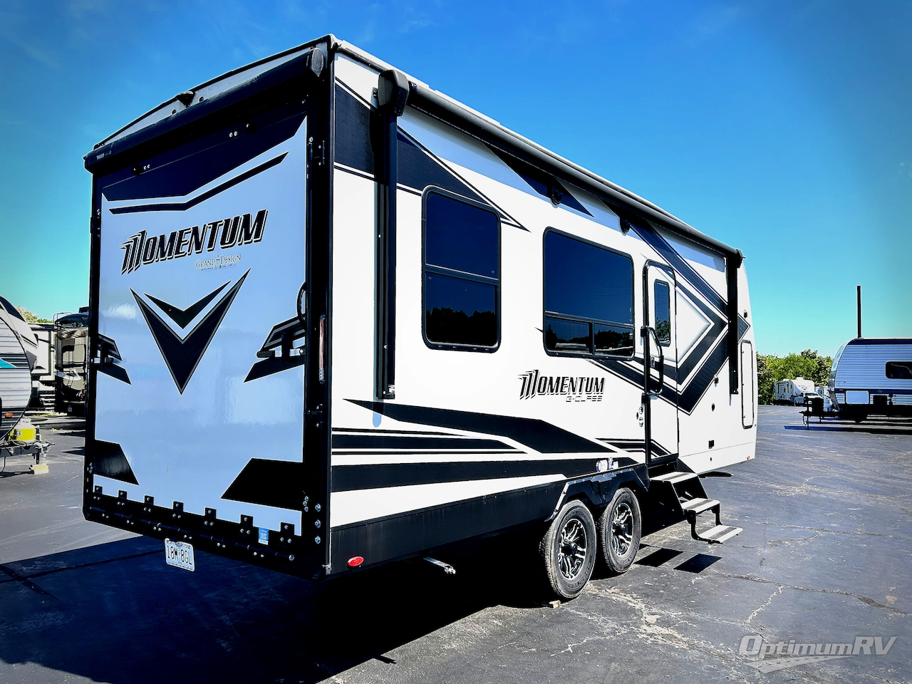 2023 Grand Design Momentum G-Class 31G Photo 2