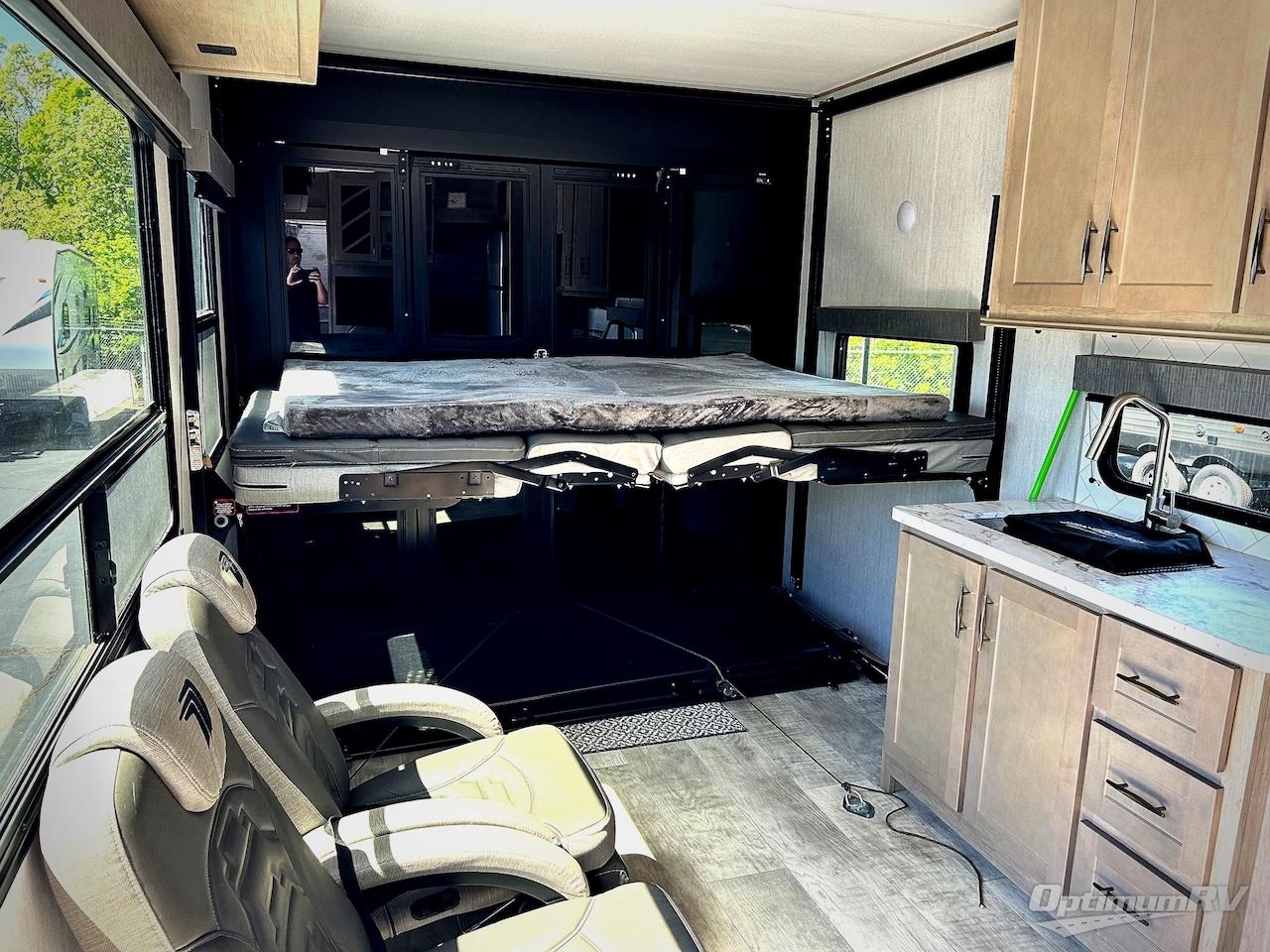 2023 Grand Design Momentum G-Class 31G Photo 4