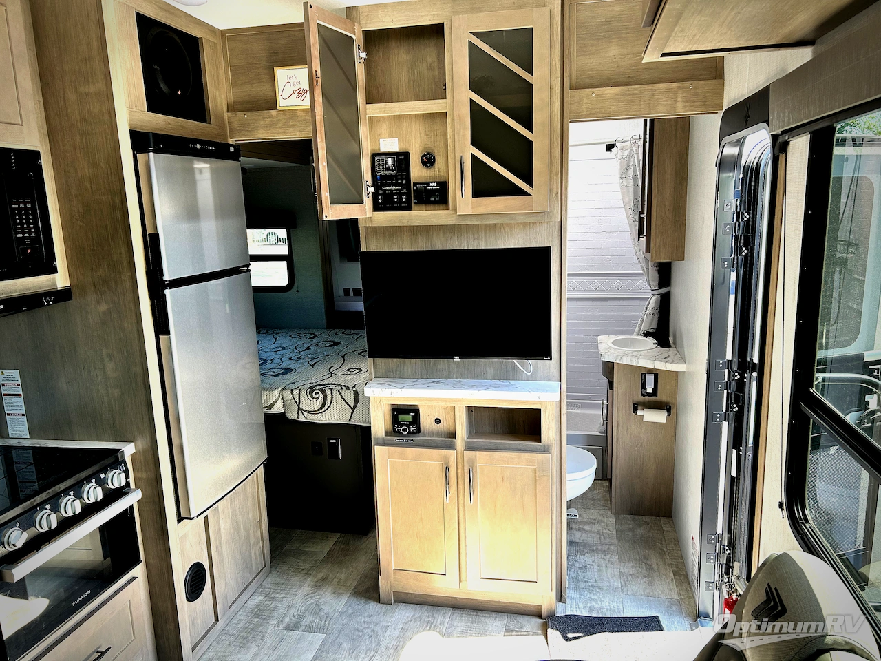 2023 Grand Design Momentum G-Class 31G Photo 5