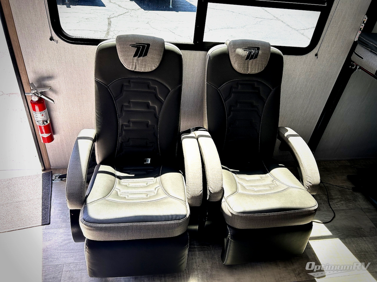 2023 Grand Design Momentum G-Class 31G Photo 6