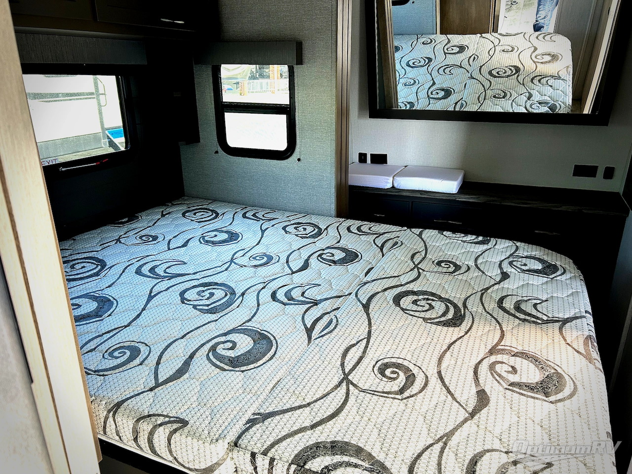 2023 Grand Design Momentum G-Class 31G Photo 11