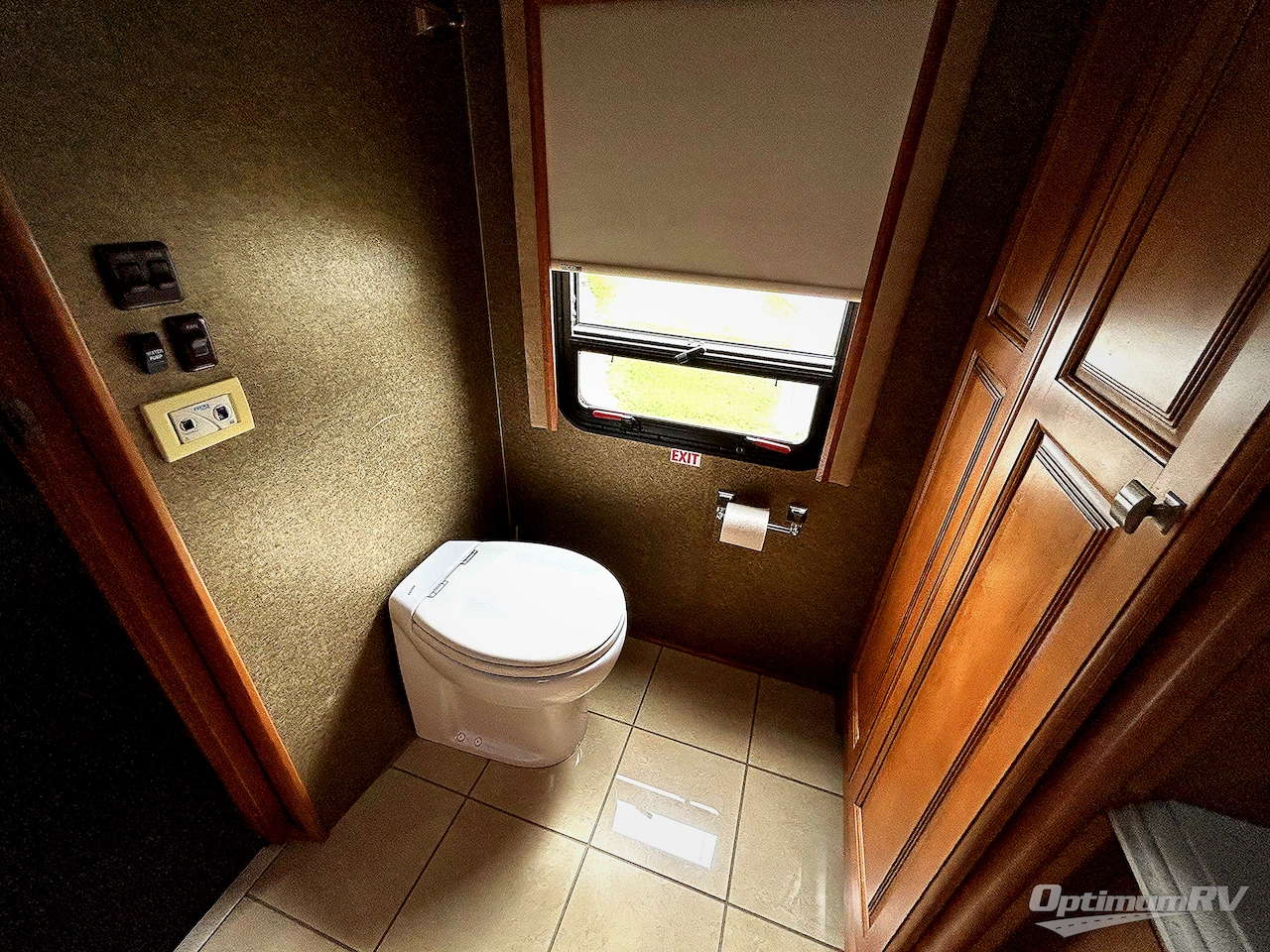 2013 Winnebago Journey 42E Photo 19