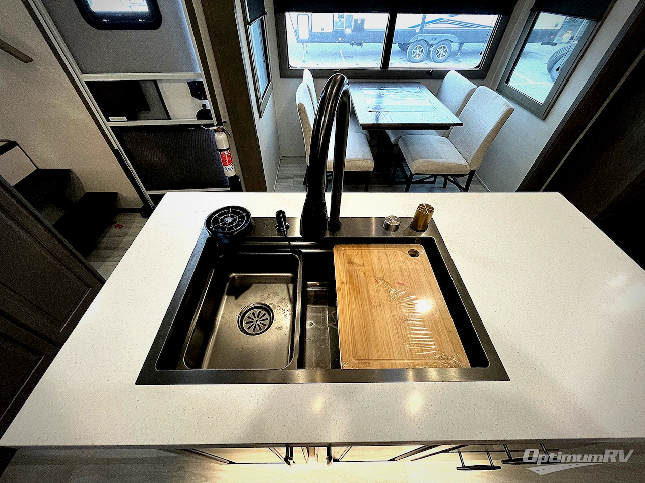 2024 Grand Design Solitude 380FL Photo 14