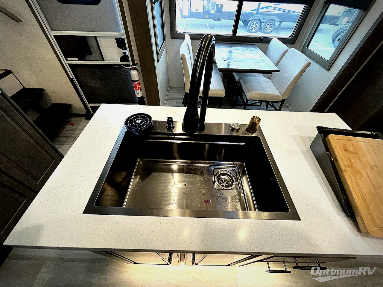 2024 Grand Design Solitude 380FL Photo 15