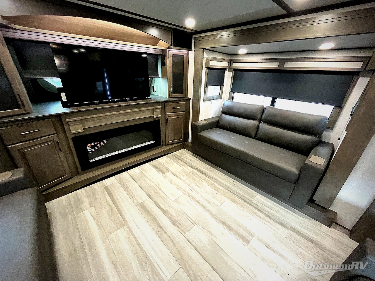 2024 Grand Design Solitude 380FL Photo 19