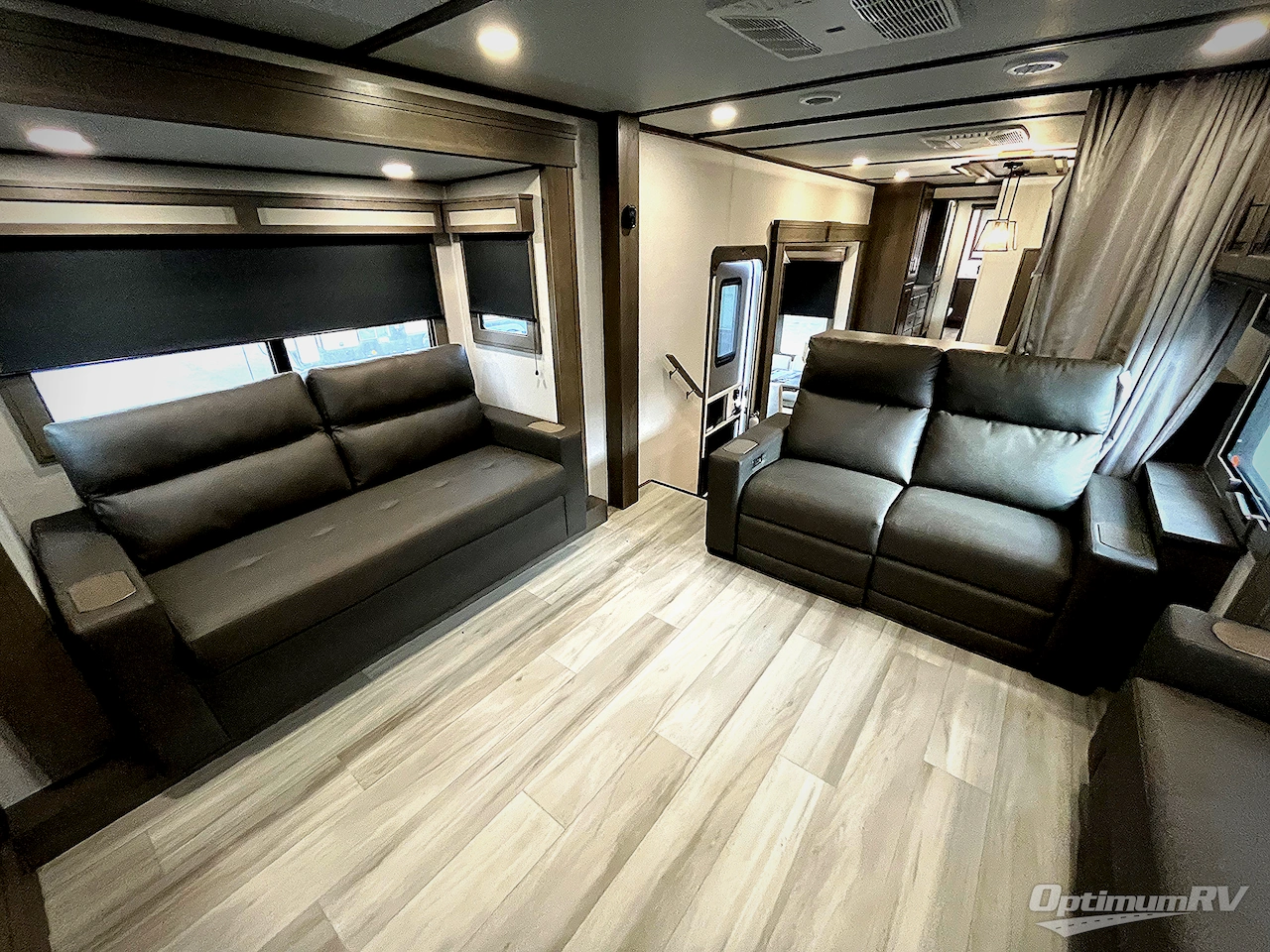 2024 Grand Design Solitude 380FL Photo 20