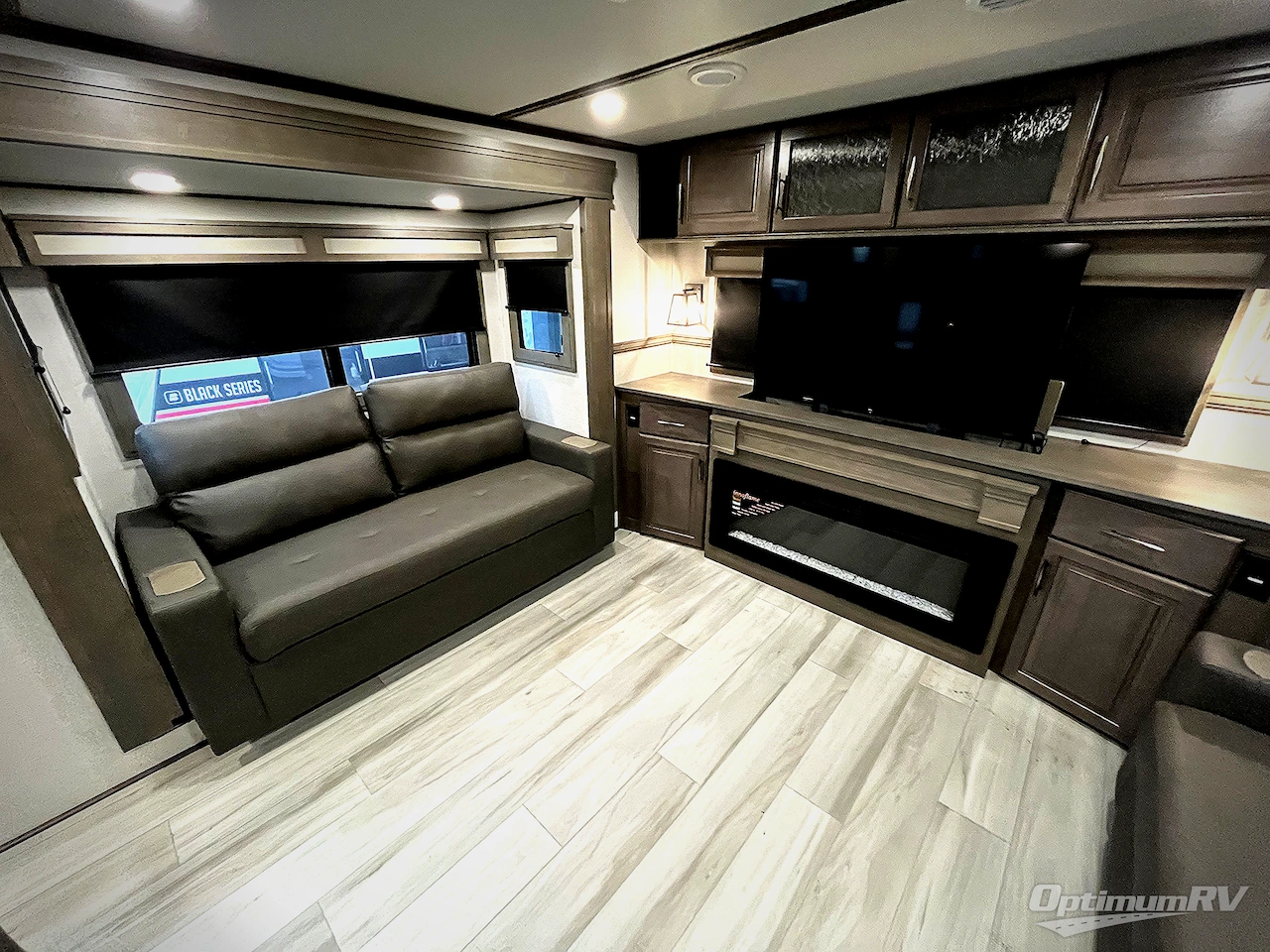 2024 Grand Design Solitude 376RD Photo 9