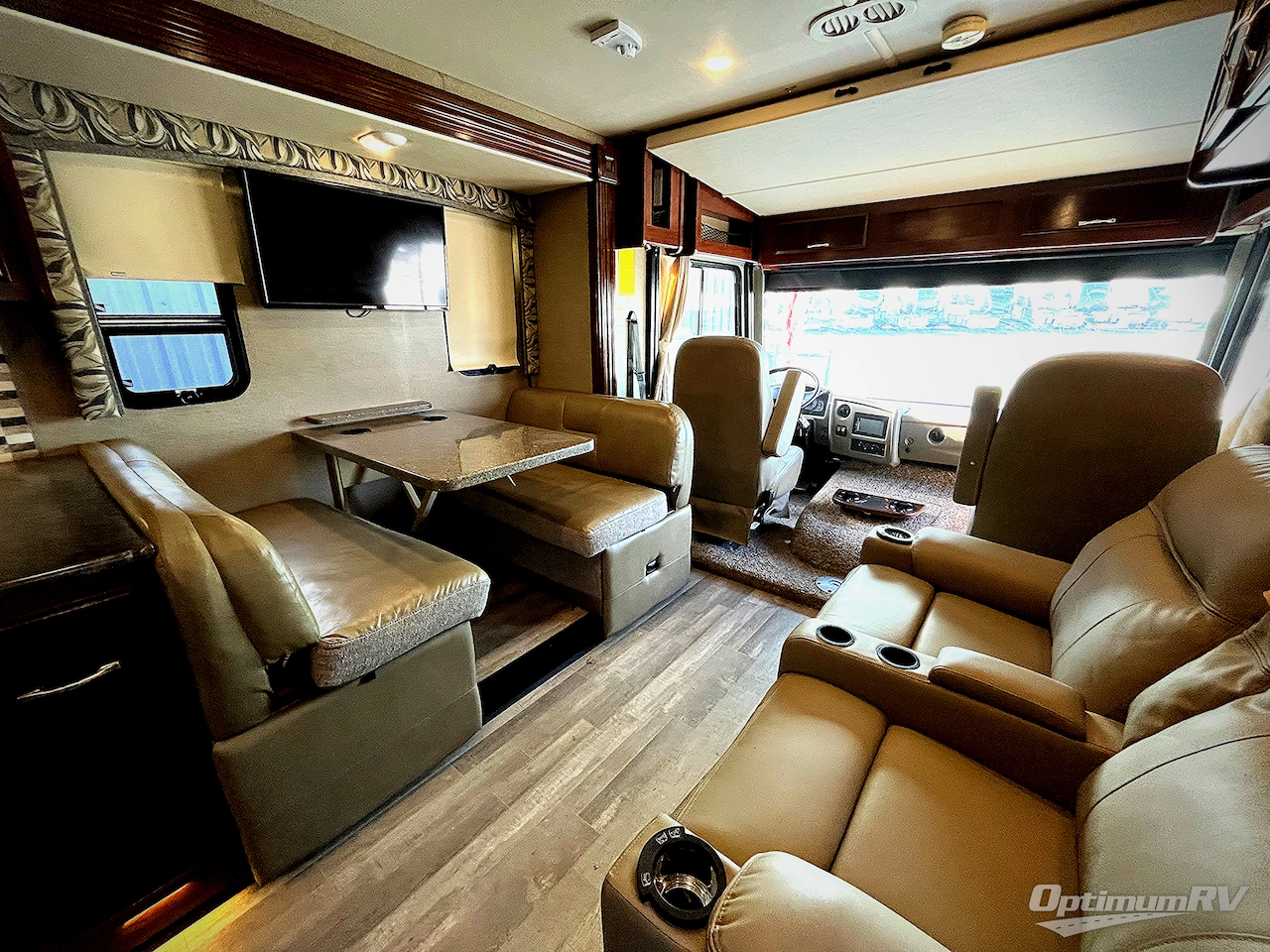 2018 Fleetwood Flair 30P Photo 4