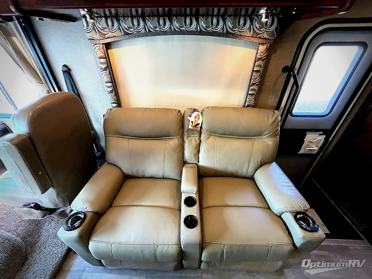 2018 Fleetwood Flair 30P Photo 8