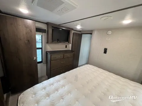 2020 Keystone Montana High Country 385BR RV Photo 4